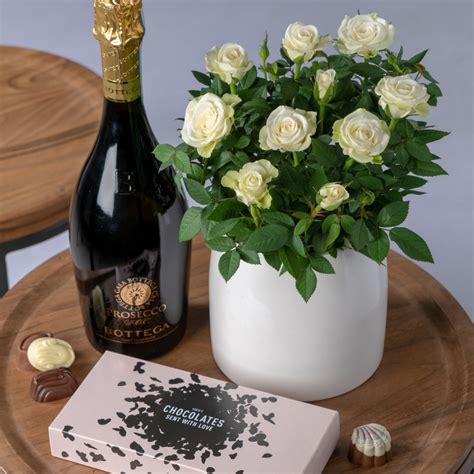 prosecco flowers and chocolate gifts